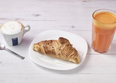 Juice-kávé-croissant menü